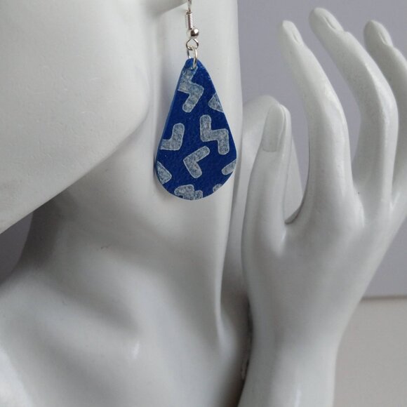 Handmade blue color polymer clay earrings. Boucles d'oreilles fait à la main - Picture 7 of 8
